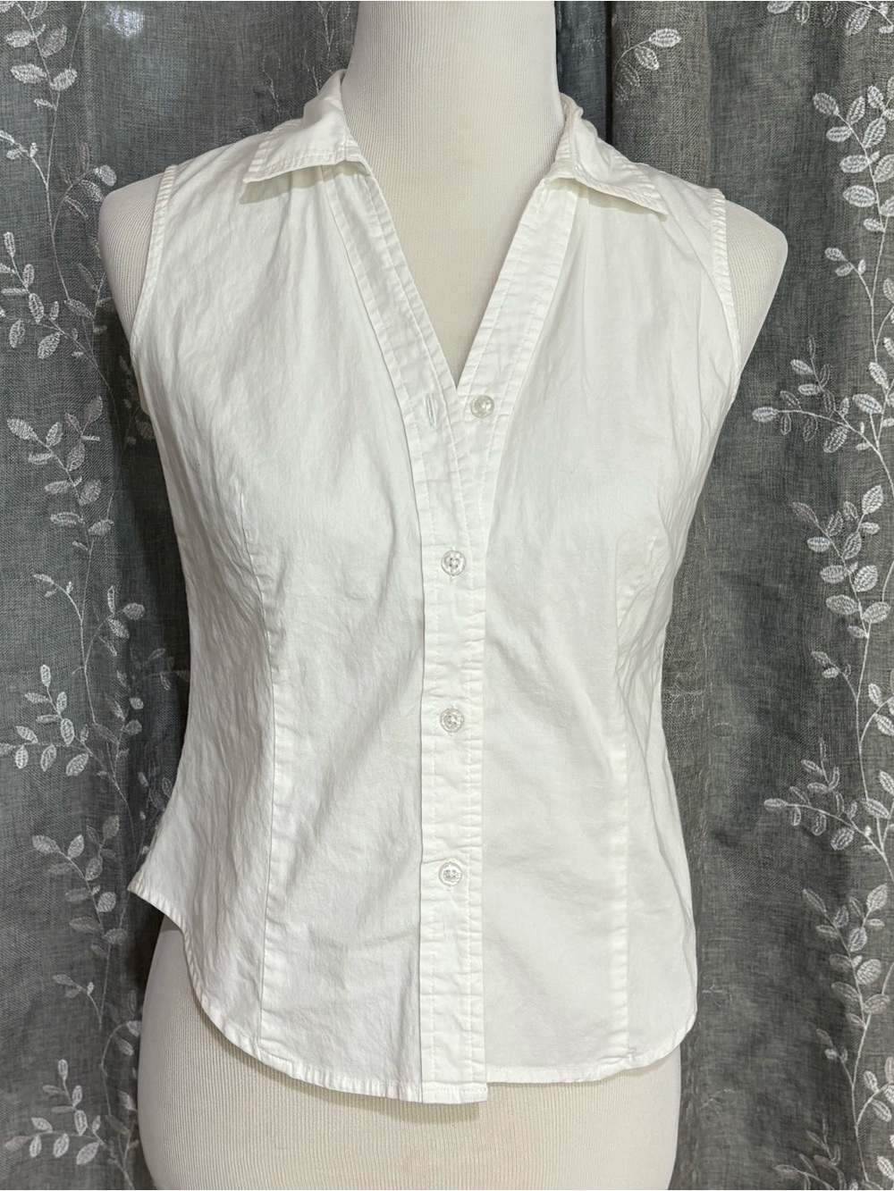 St. John's Bay White Sleeveless Button-Down Shirt